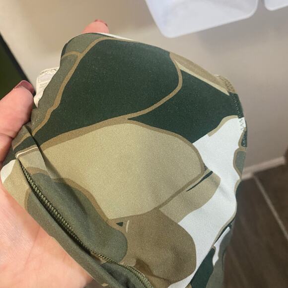 Offline By Aerie Real Me Ruched Sports Bra Dusty Green Camo Criss Cross Back M - Picture 3 of 7